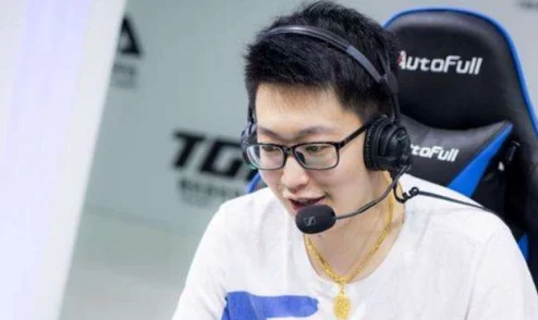 2025年电竞圈热门话题：电竞毒奶真实身份揭秘及真名资料一览